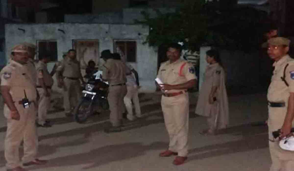 బండ్లగూడలో కార్డన్‌ సెర్చ్‌‌.. 50 మంది విదేశీయుల అరెస్ట్‌