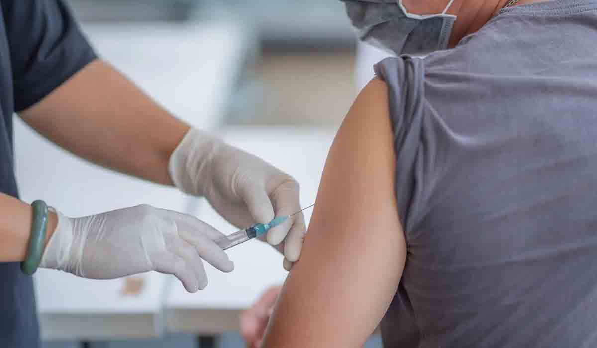 Booster Dose | బూస్టర్ డోస్ ఒమిక్రాన్ వ్యాప్తిని ఆపలేదా.. నిపుణులు ఏమంటున్నారు?