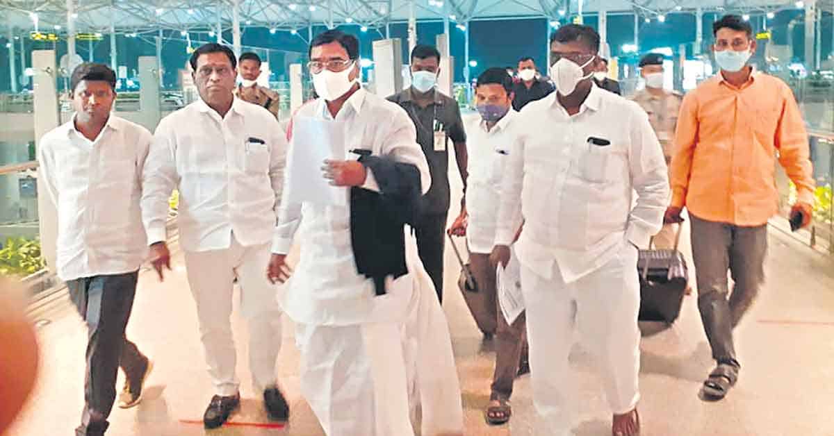 ధాన్యంపై నిలదీతకు ఢిల్లీకి చేరిన మంత్రులు