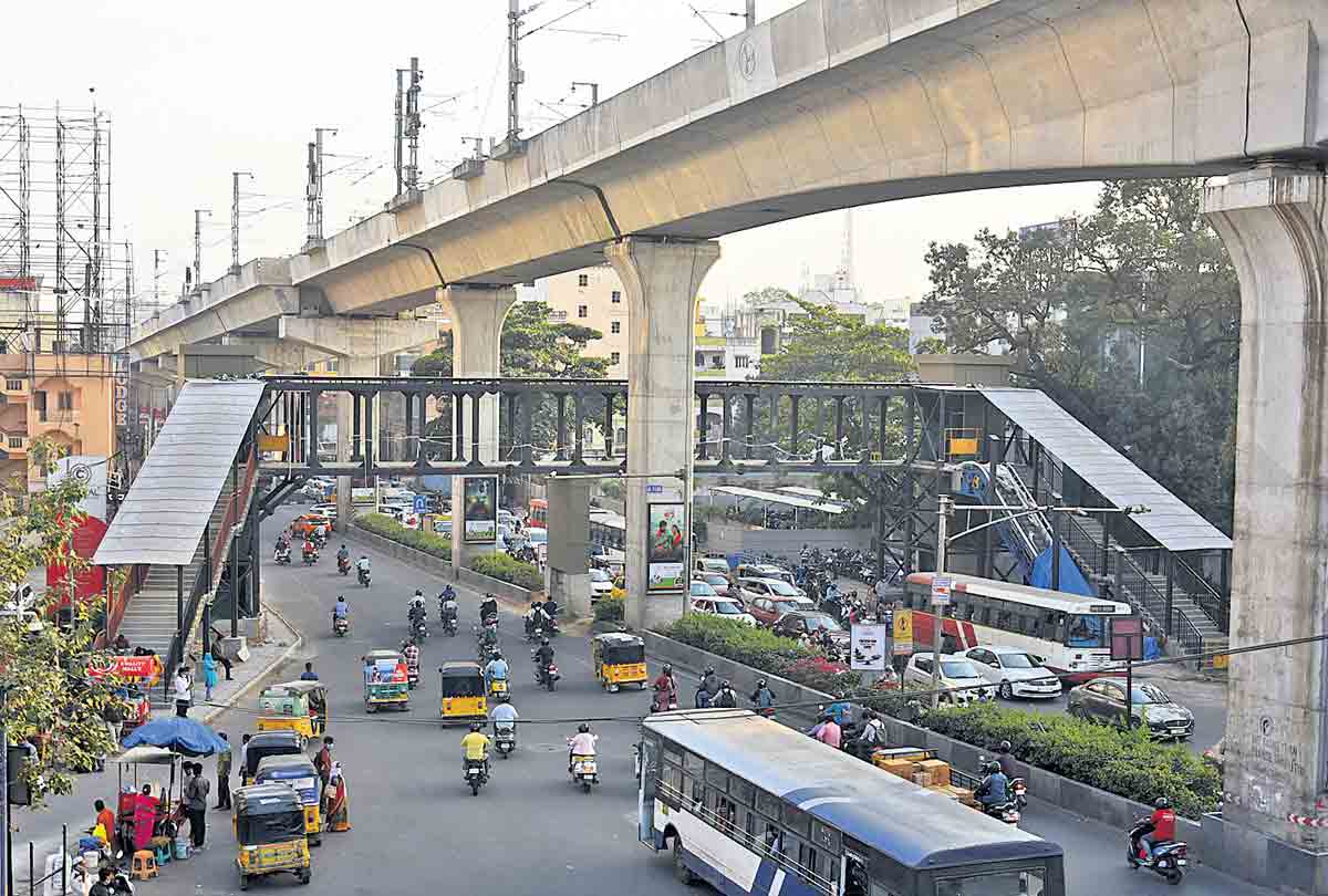 బండి నిలవదు .. నడక ఆగదు..!