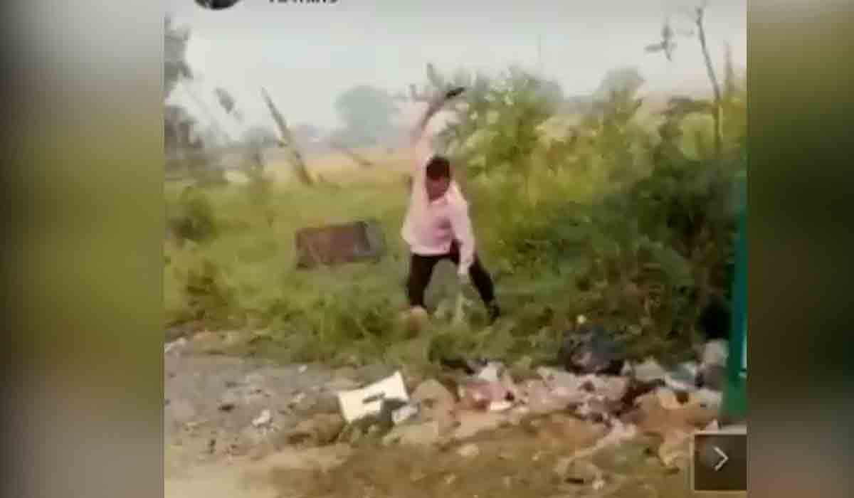 కొడుకును క‌రిచిన కుక్క‌.. కాళ్ల‌ను న‌రికిన తండ్రి..