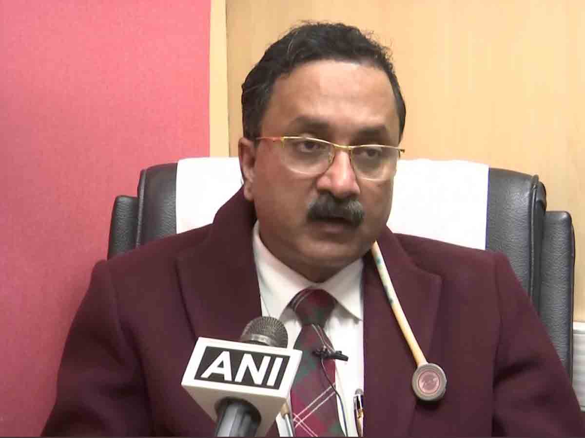 ఆరు నెలలకు టీకా రోగనిరోధక శక్తి తగ్గుతుంది: డాక్టర్ ధీరేన్ గుప్తా