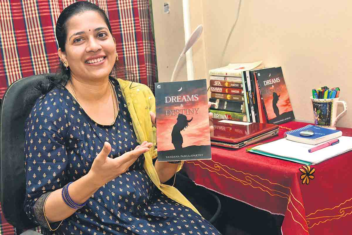 Vandana | ఇంగ్లిష్‌లో అవ‌లీల‌గా క‌విత‌లు రాసేస్తున్న తెలంగాణ బిడ్డ‌