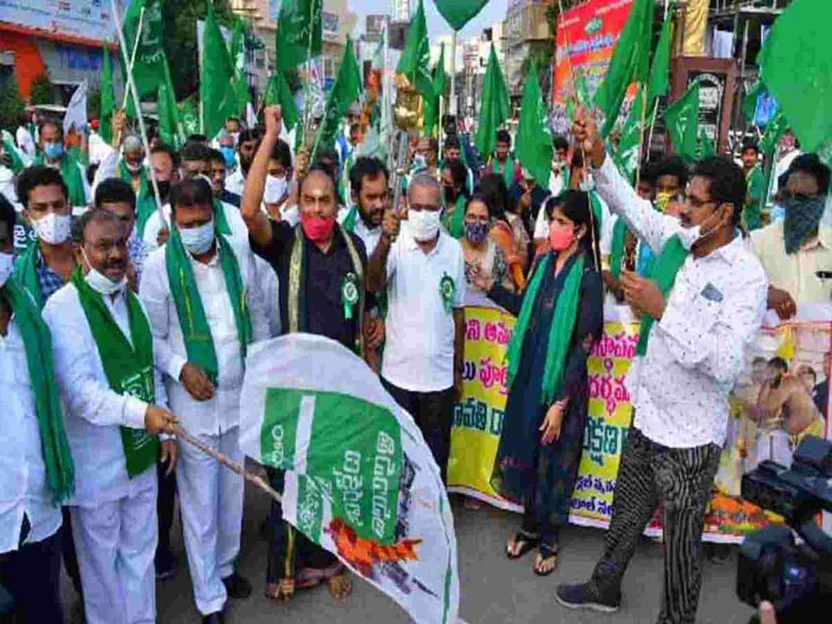 Farmers Pada yatra : చిత్తూరు జిల్లాలోకి ప్రవేశించిన రైతుల పాదయాత్ర