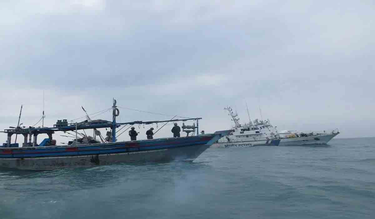 గుజరాత్‌ తీరంలో భారీగా పట్టుబడిన హెరాయిన్‌