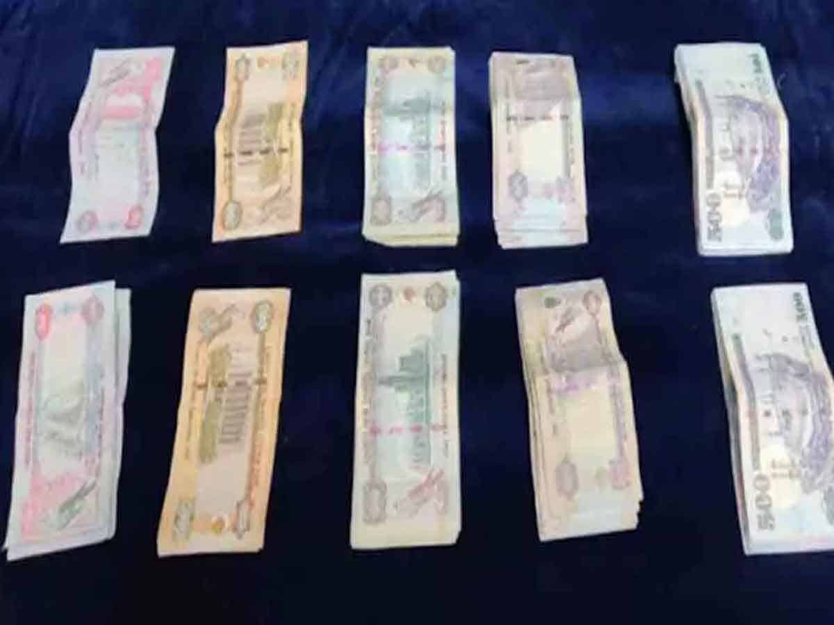 Foreign Currency Seize: శంషాబాద్‌ విమానాశ్రయంలో విదేశీ కరెన్సీ పట్టివేత