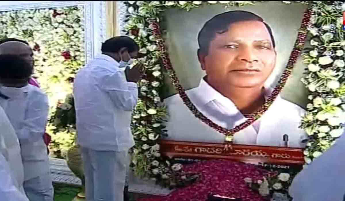 ఎమ్మెల్యే గాద‌రి కిశోర్ తండ్రి మార‌య్య‌కు సీఎం కేసీఆర్ నివాళులు