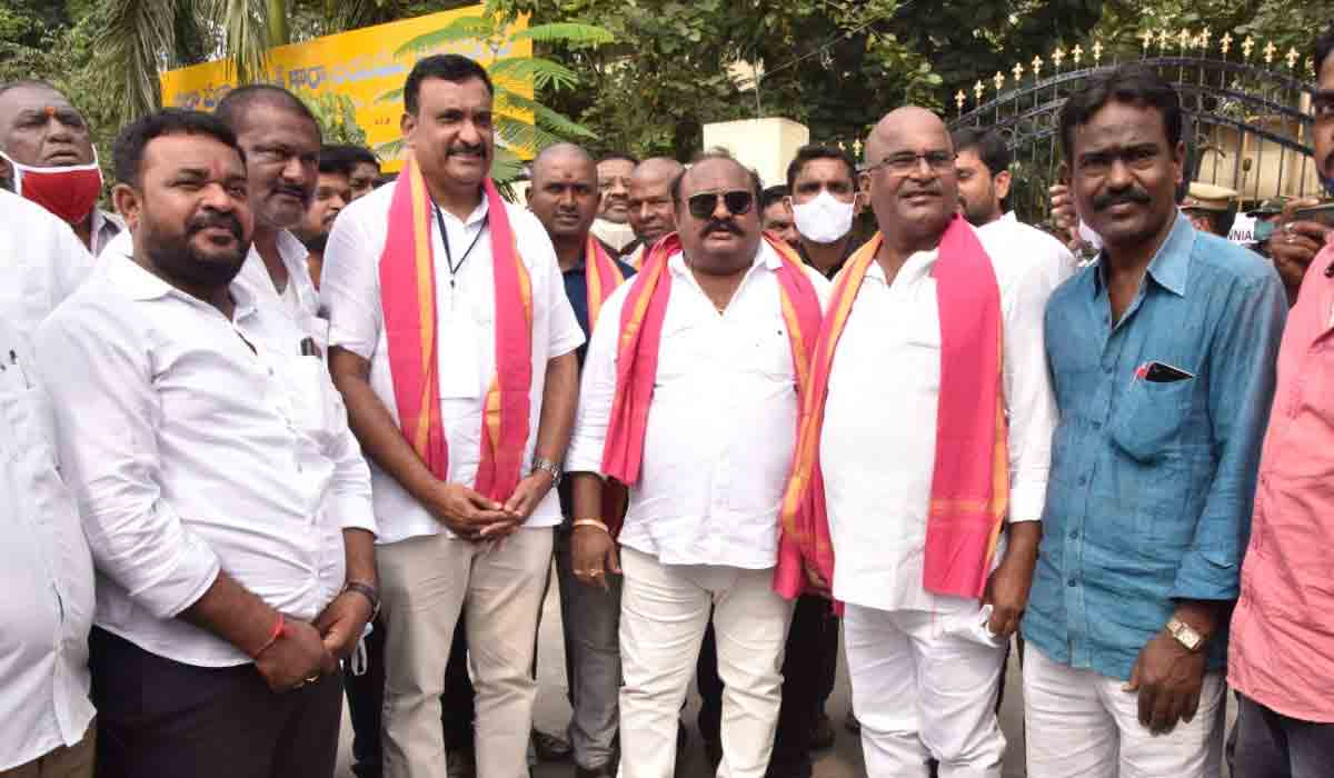 స్థానిక సంస్థల ఎన్నికల్లో విజయం మాదే : మంత్రి గంగుల‌