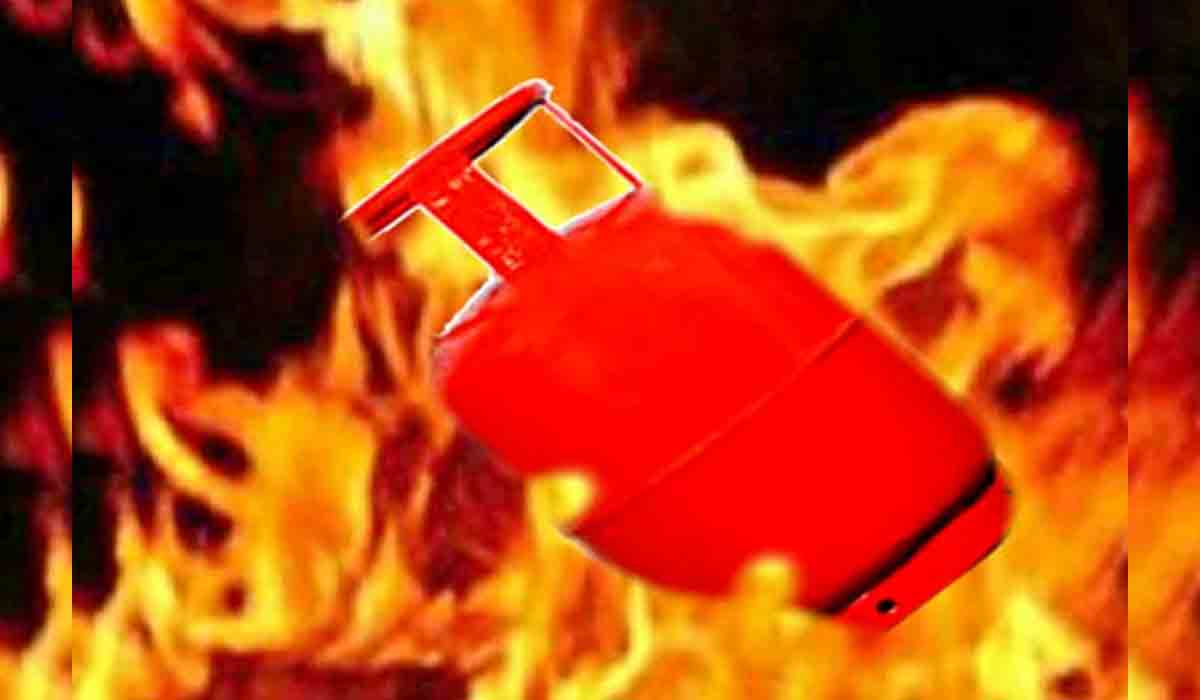 ఎస్‌ఆర్‌ నగర్‌లో పేలిన సిలిండర్‌.. ఇద్దరికి తీవ్ర గాయాలు