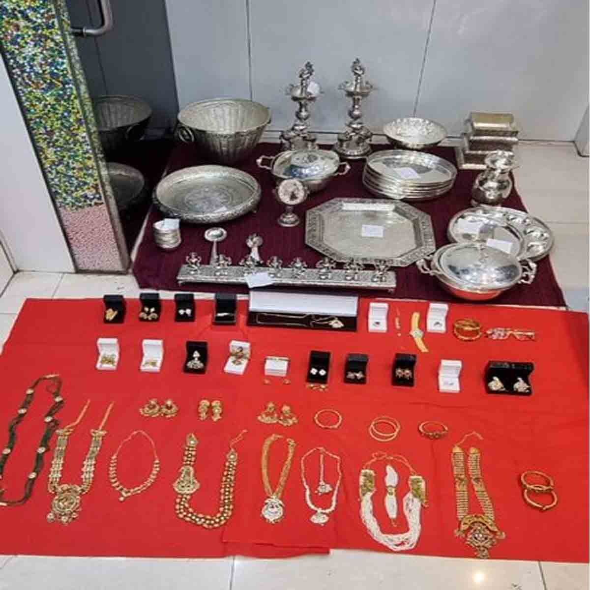 అత‌నో అవినీతి కేసులో నిందితుడు.. ఇంట్లో కోట్ల విలువ‌చేసే బంగారం, వెండి..!