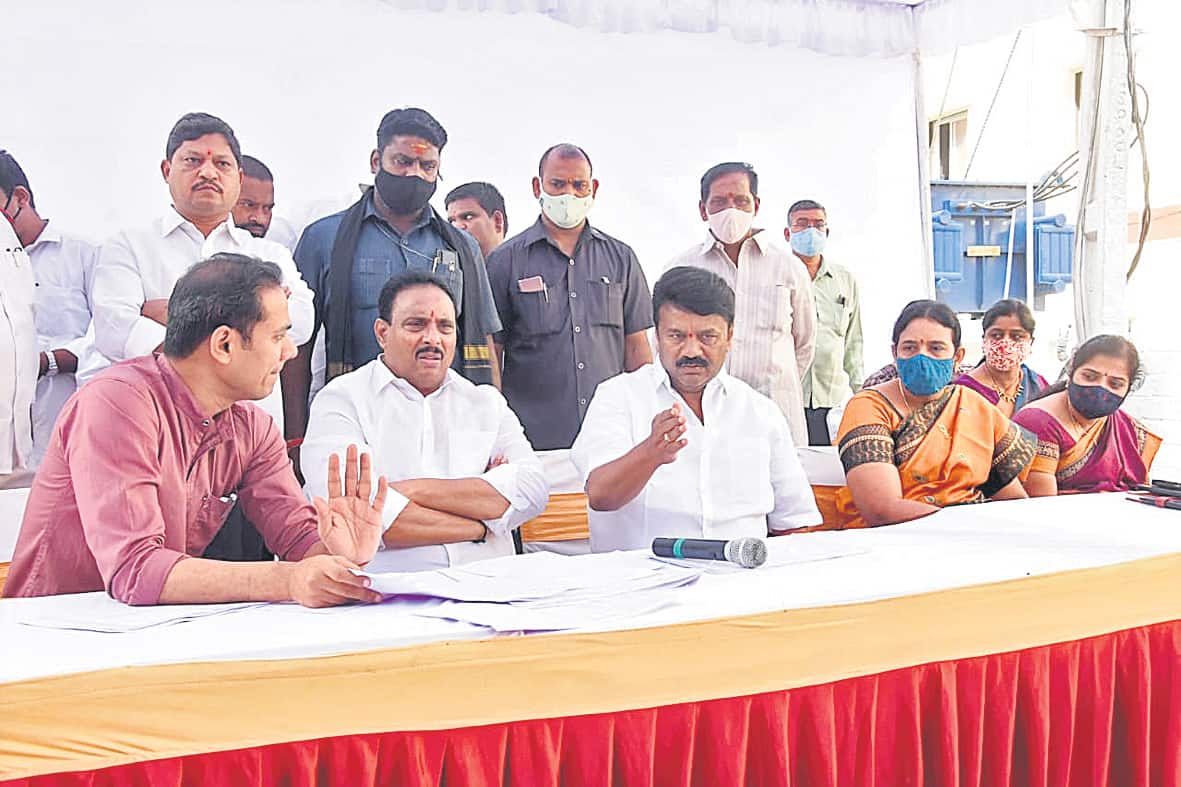 సొంతింటి కల నెరవేరుతున్న వేళ..!