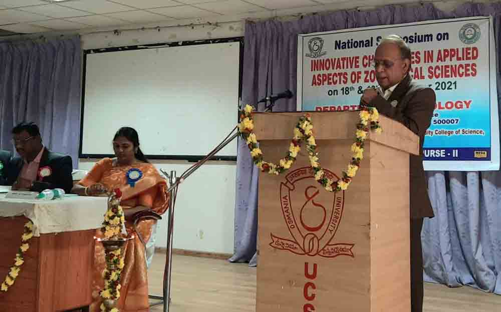 విద్యార్థులు పరిశోధనల వైపు దృష్టి సారించాలి