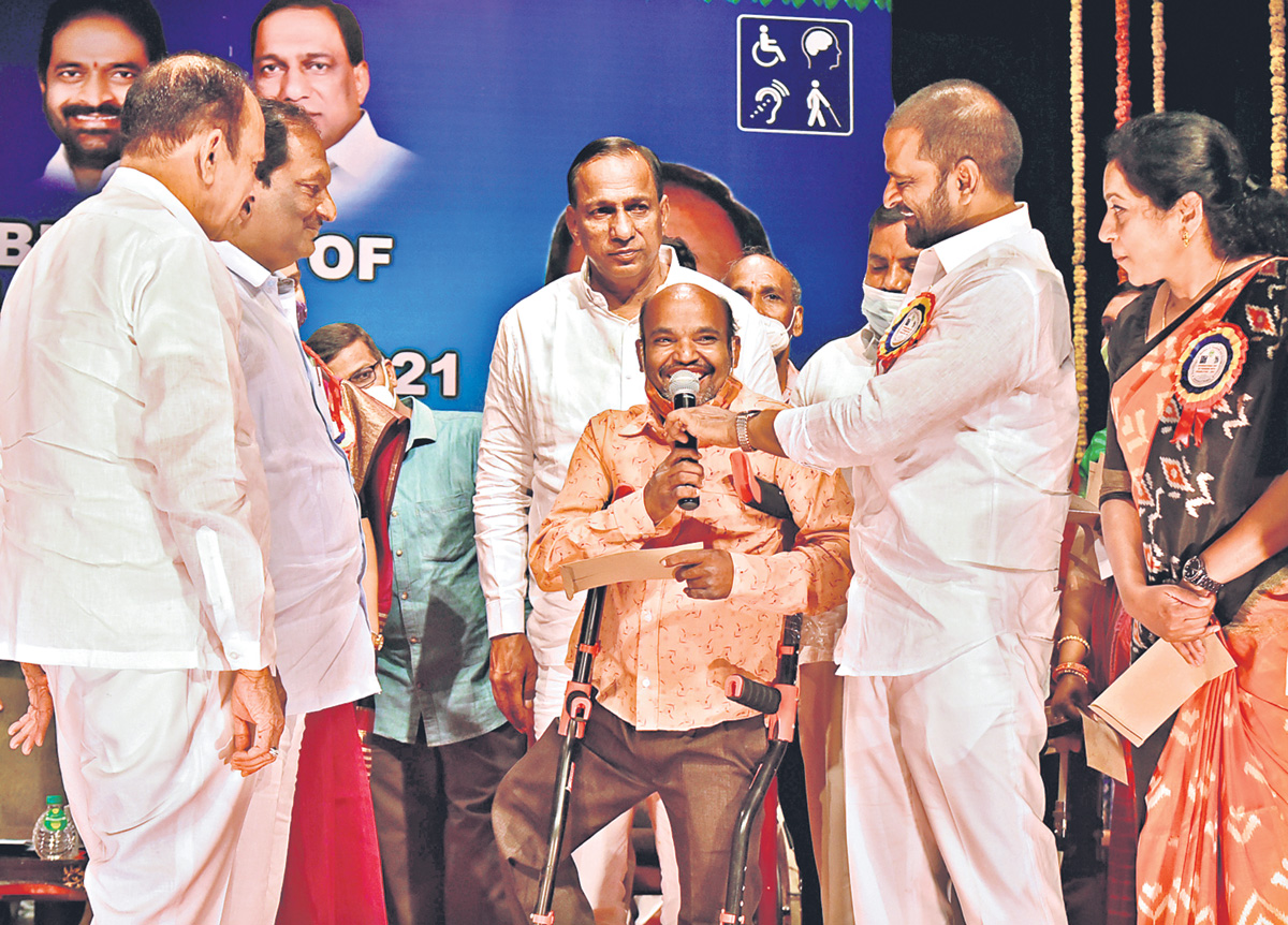 దివ్యాంగులు తలెత్తుకొనేలా..తెలంగాణలో ఆసరా పింఛన్‌