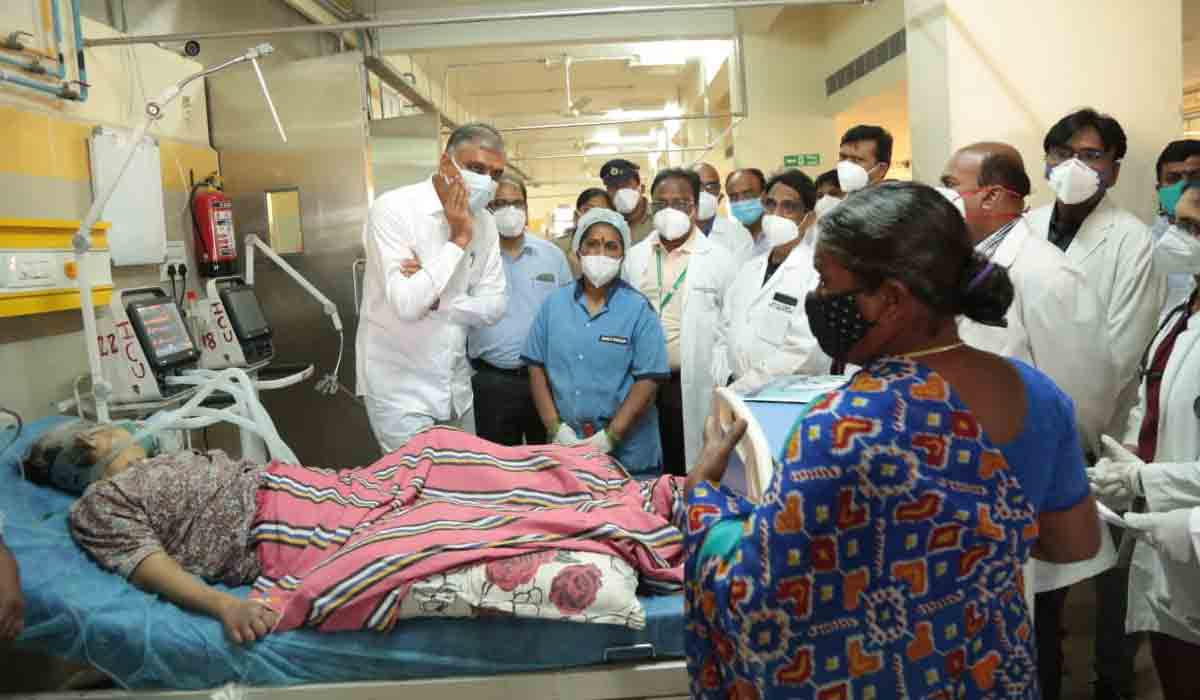 Gandhi Hospital | రోగుల‌కు మంత్రి హ‌రీశ్‌రావు ఆప్యాయ ప‌లుక‌రింపు..