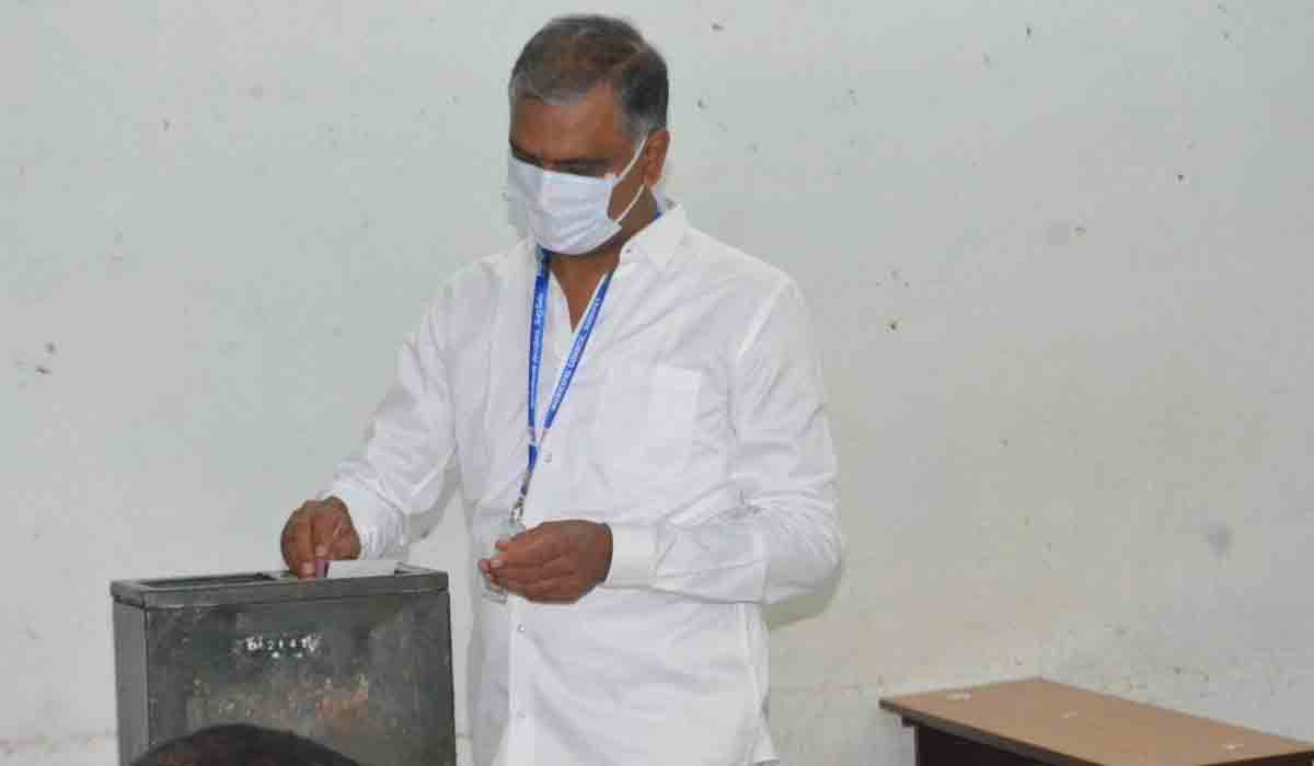 MLC Elections | సిద్దిపేటలో ఓటేసిన మంత్రి హరీశ్‌ రావు