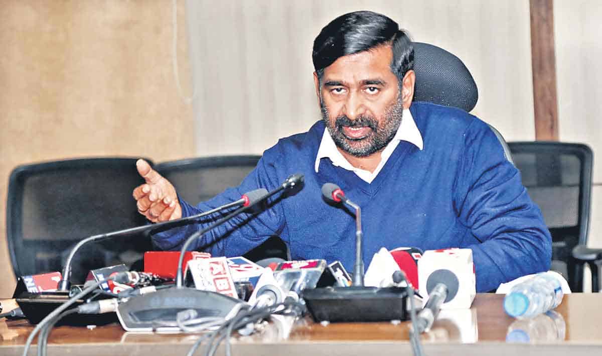 గోయల్‌ వ్యాపార ప్రతినిధి