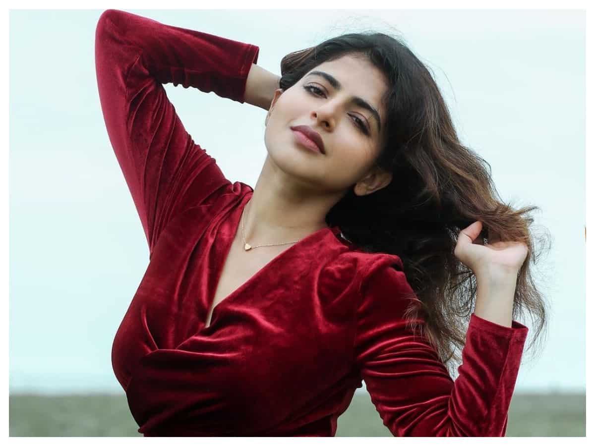 Iswarya Menon | అందంతో సోషల్ మీడియాను షేక్ చేస్తున్న ఐశ్వర్య మీనన్..