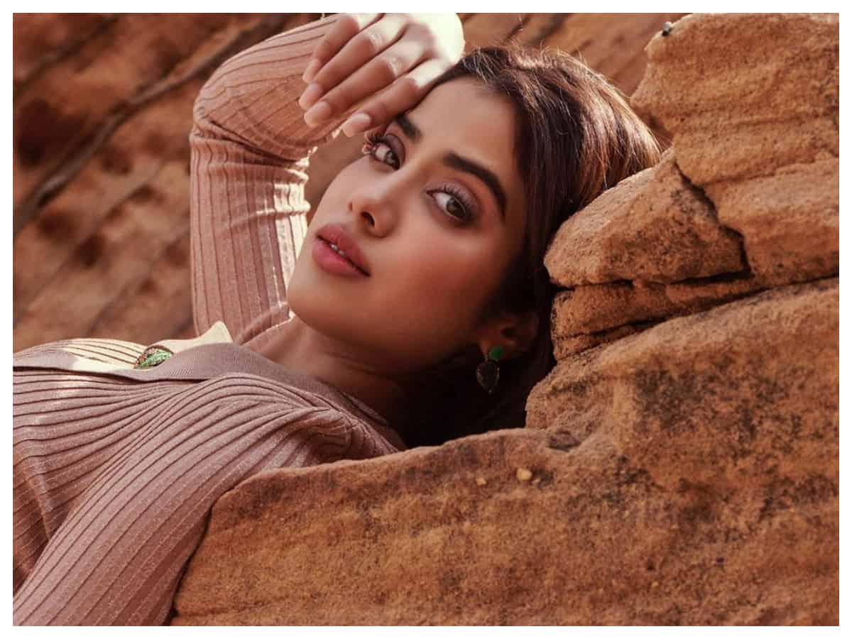 Janhvi Kapoor | అందాల‌తో క‌వ్విస్తున్న జాన్వీ క‌పూర్‌