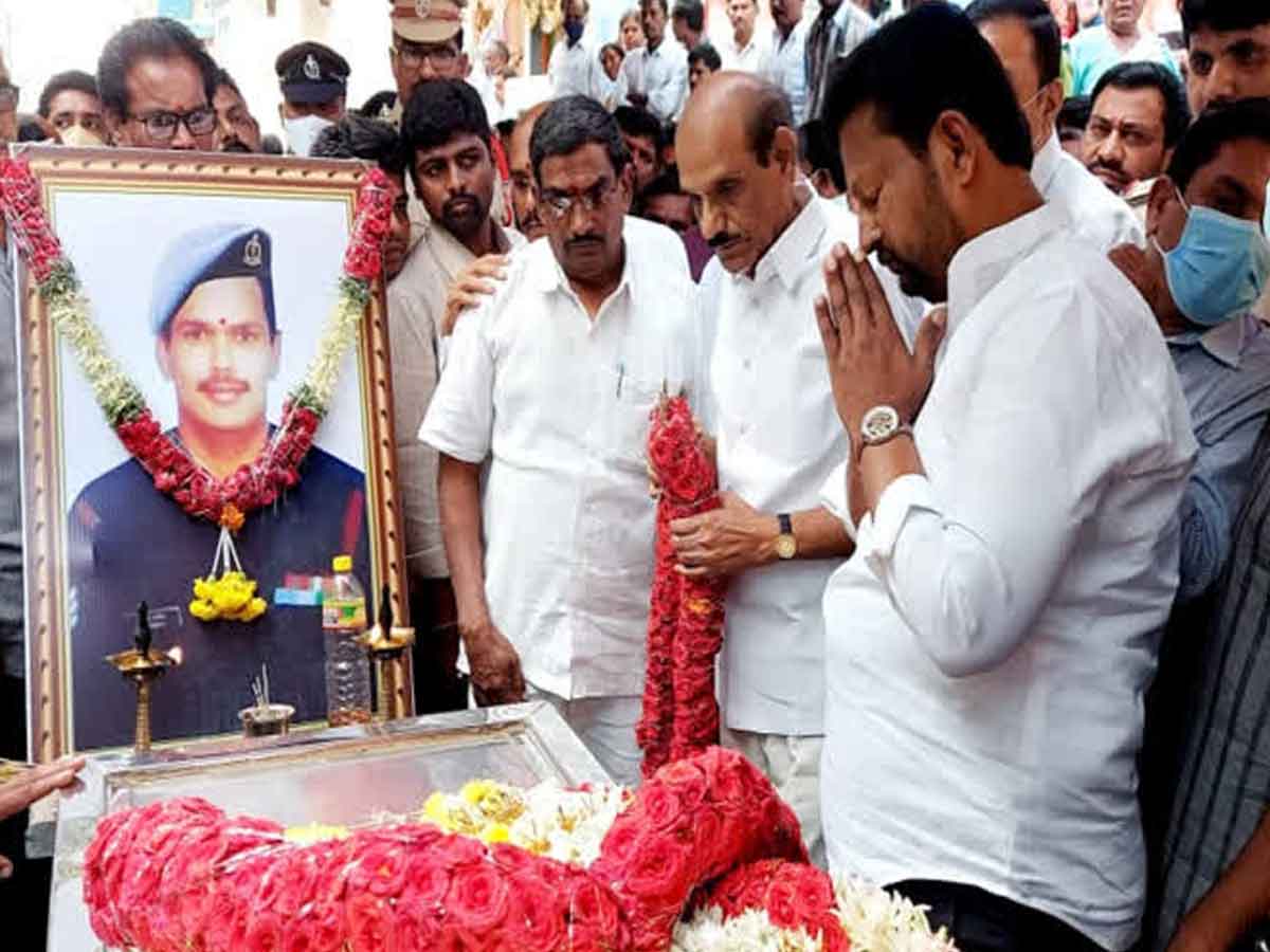 Jawan Funeral : ప్రభుత్వ లాంఛనాలతో జవాన్ అంత్యక్రియలు