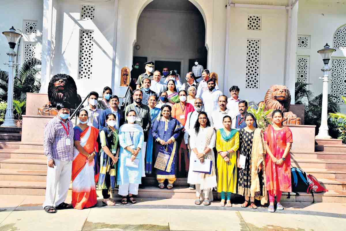 గిరిజన సంక్షేమానికి విద్యా వైద్యం కీలకం