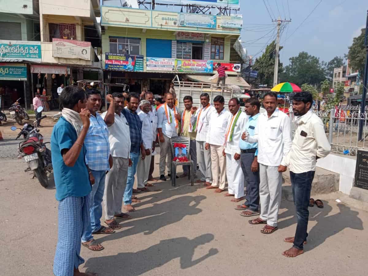 అమర జవాన్లకు అశ్రు నివాళి