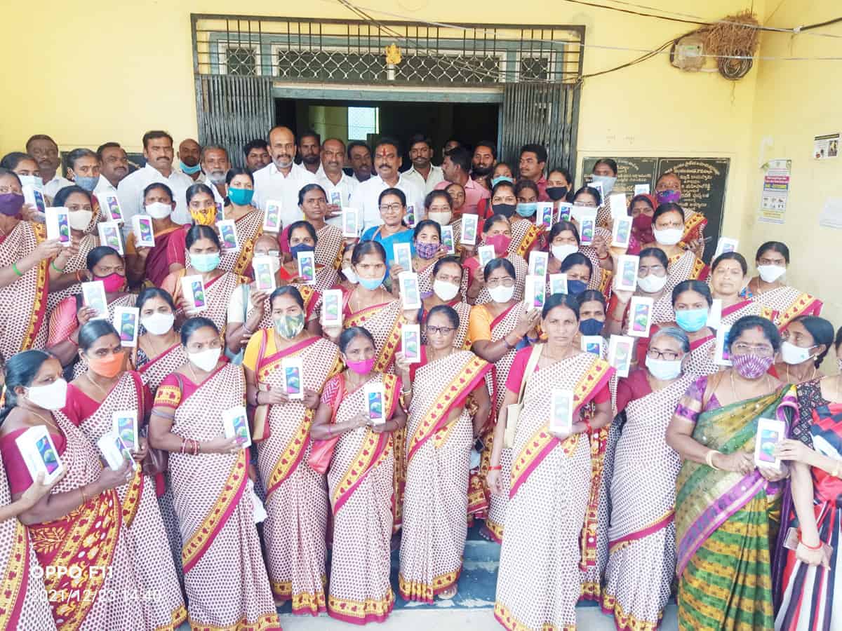 కేంద్రం వడ్ల సంగతి తేల్చాలి