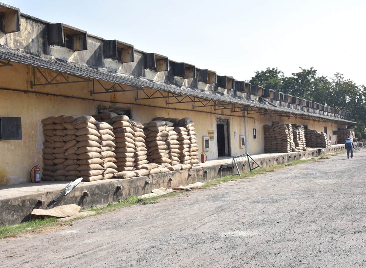 కేంద్ర గిండ్డంగులు ఖాళీ లేవ్‌