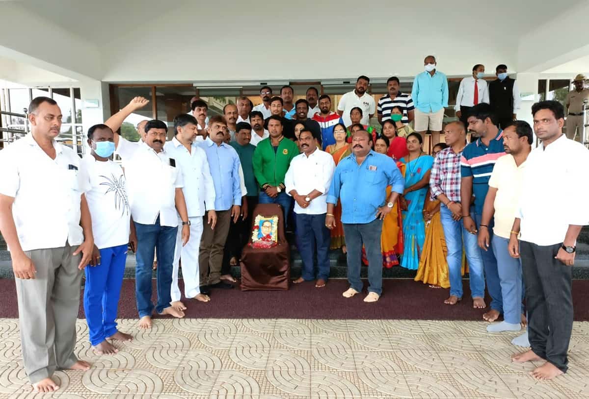 అంబేద్కర్‌ ఆశయ సాధనకు కృషి చేయాలి