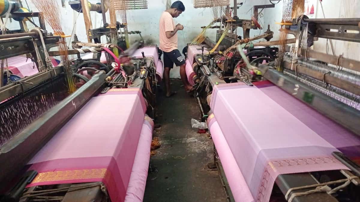 వస్త్ర పరిశ్రమపై పన్ను పిడుగు