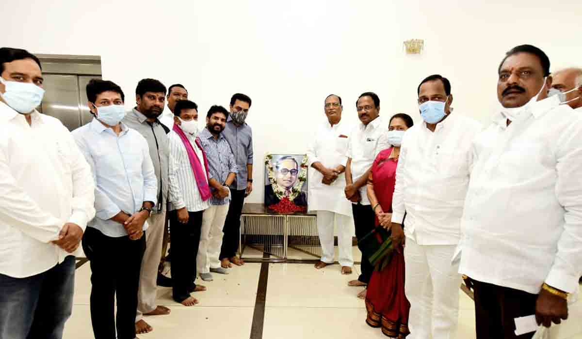 అంబేద్క‌ర్ ఆలోచ‌న‌లు అత్యంత ఆద‌ర్శ‌నీయం : మంత్రి కేటీఆర్