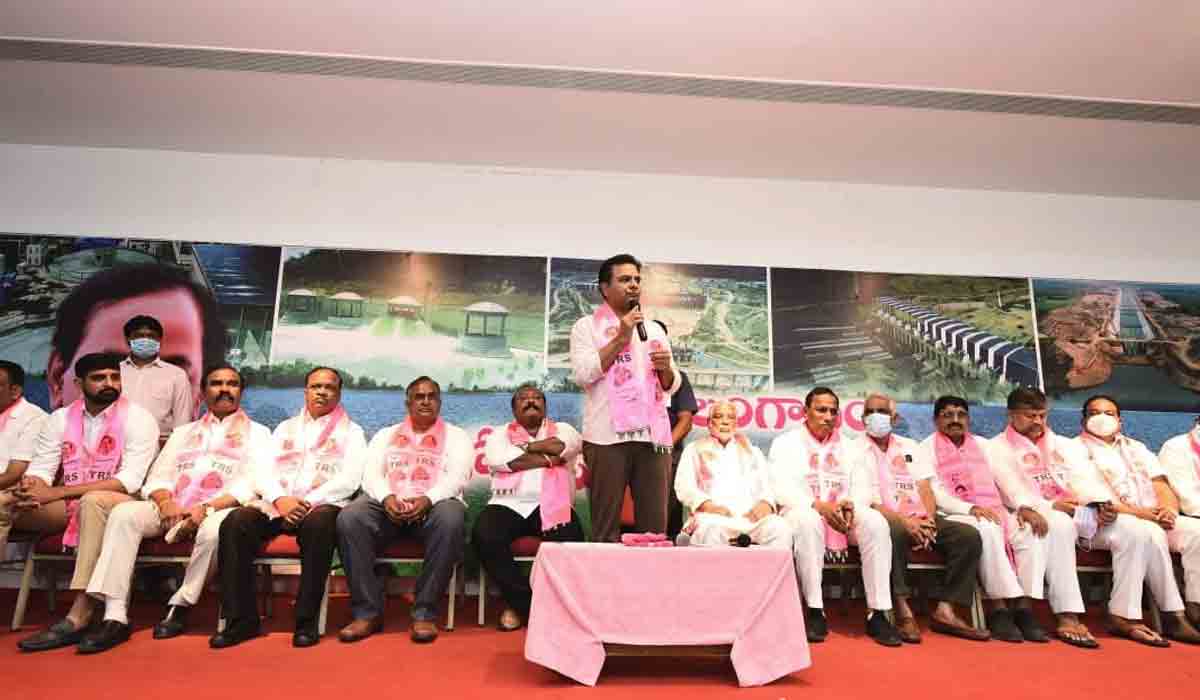 ఒక‌రు ఢిల్లీకి గులాం.. మ‌రొక‌రు గుజ‌రాత్‌కు గులాం : మంత్రి కేటీఆర్