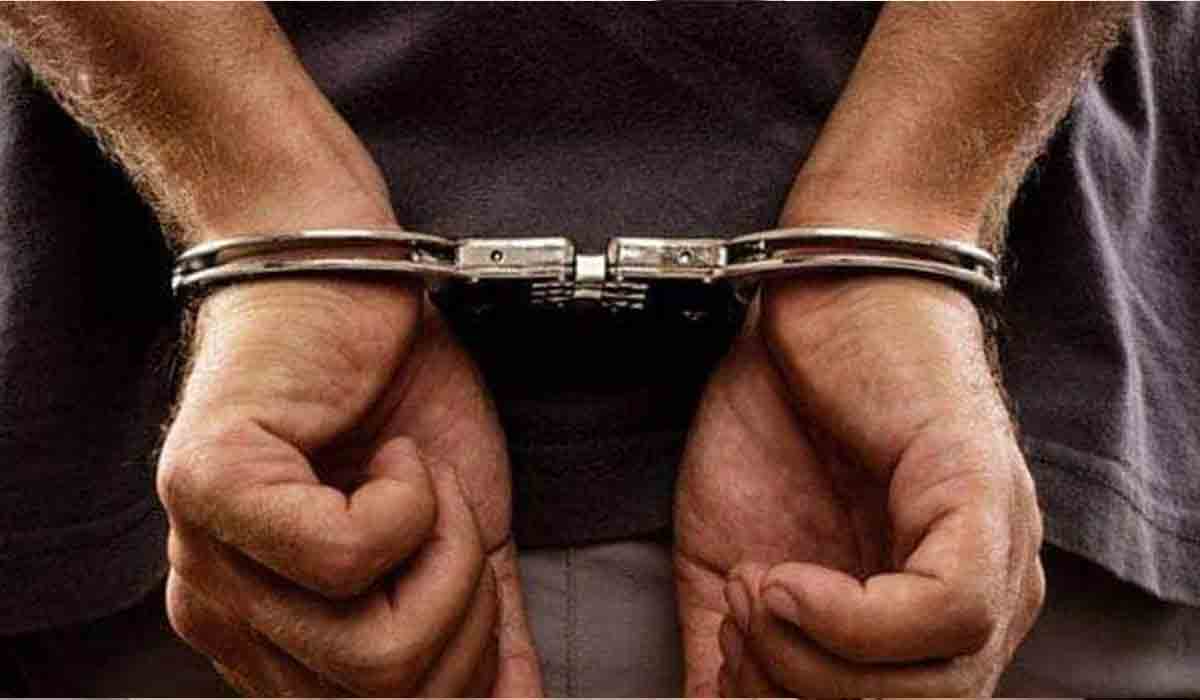 దొంగ‌ అనుకొని కూతురి బాయ్ ఫ్రెండ్‌ను న‌రికి చంపాడు..