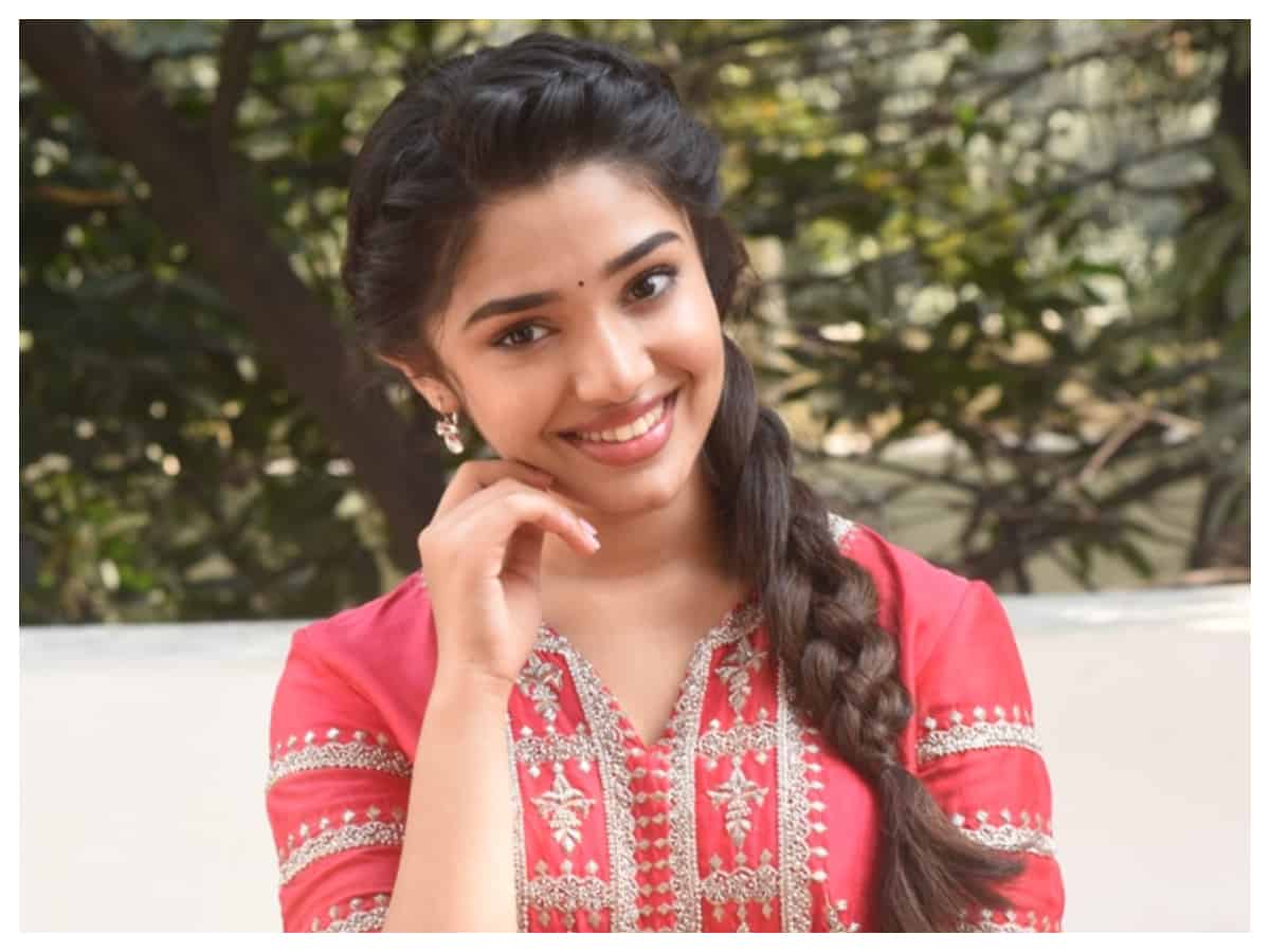 Krithi Shetty | కృతి శెట్టి స్టన్నింగ్ ఇమేజస్..