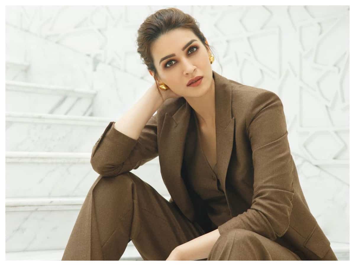 Kriti Sanon | కృతి సనన్ మెస్మరైజింగ్ ఫొటోస్..