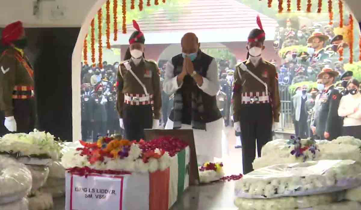 బ్రిగేడియర్‌ లిద్దర్‌కు నివాళులర్పించిన రక్షణ మంత్రి రాజ్‌నాథ్‌ సింగ్‌