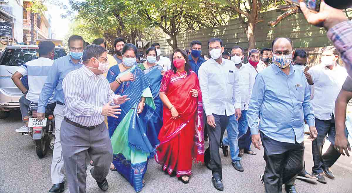 శరవేగంగా రహదారుల విస్తరణ