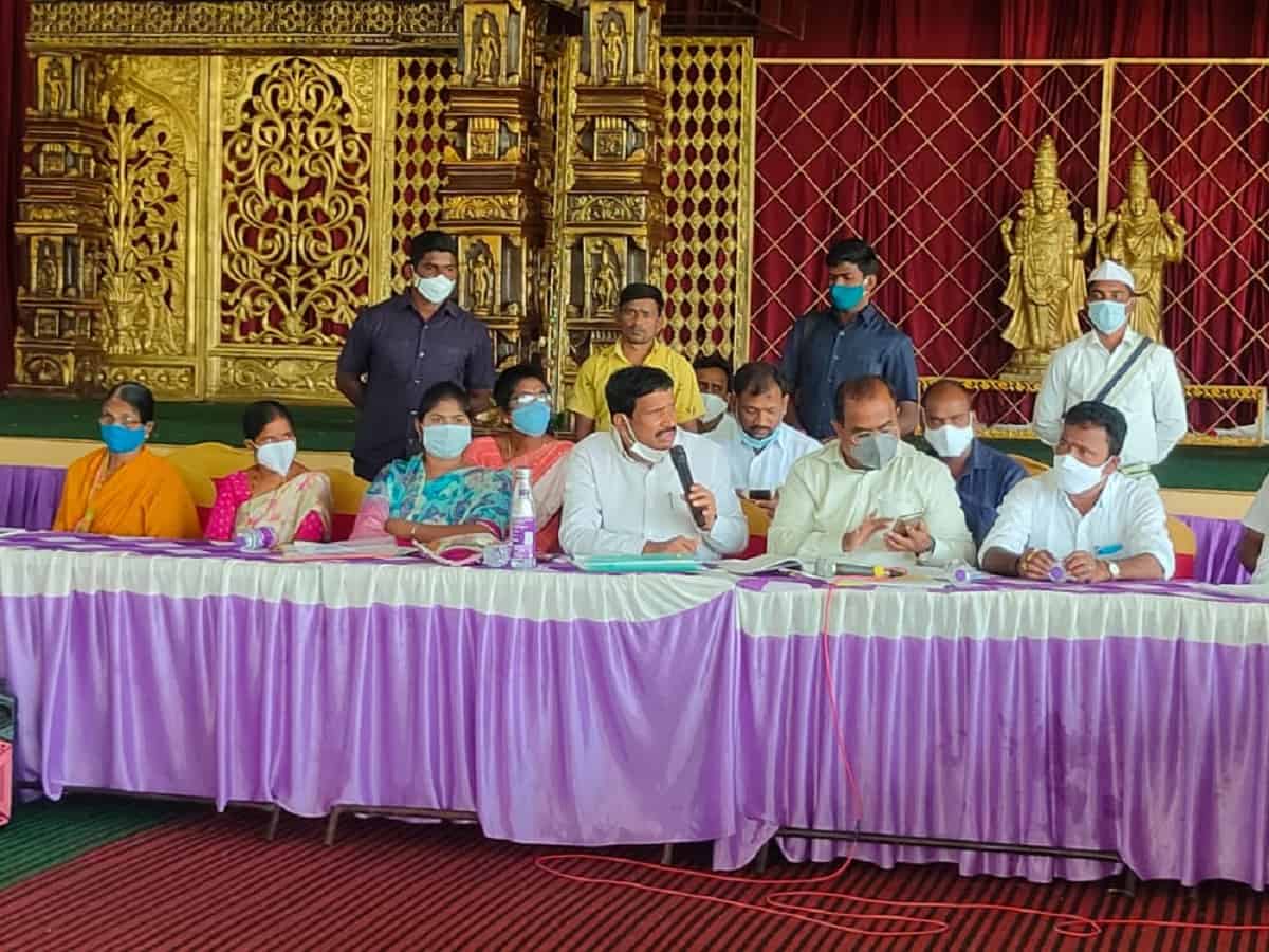 అక్రమ లేఅవుట్లపై చర్యలు తీసుకోవాలి