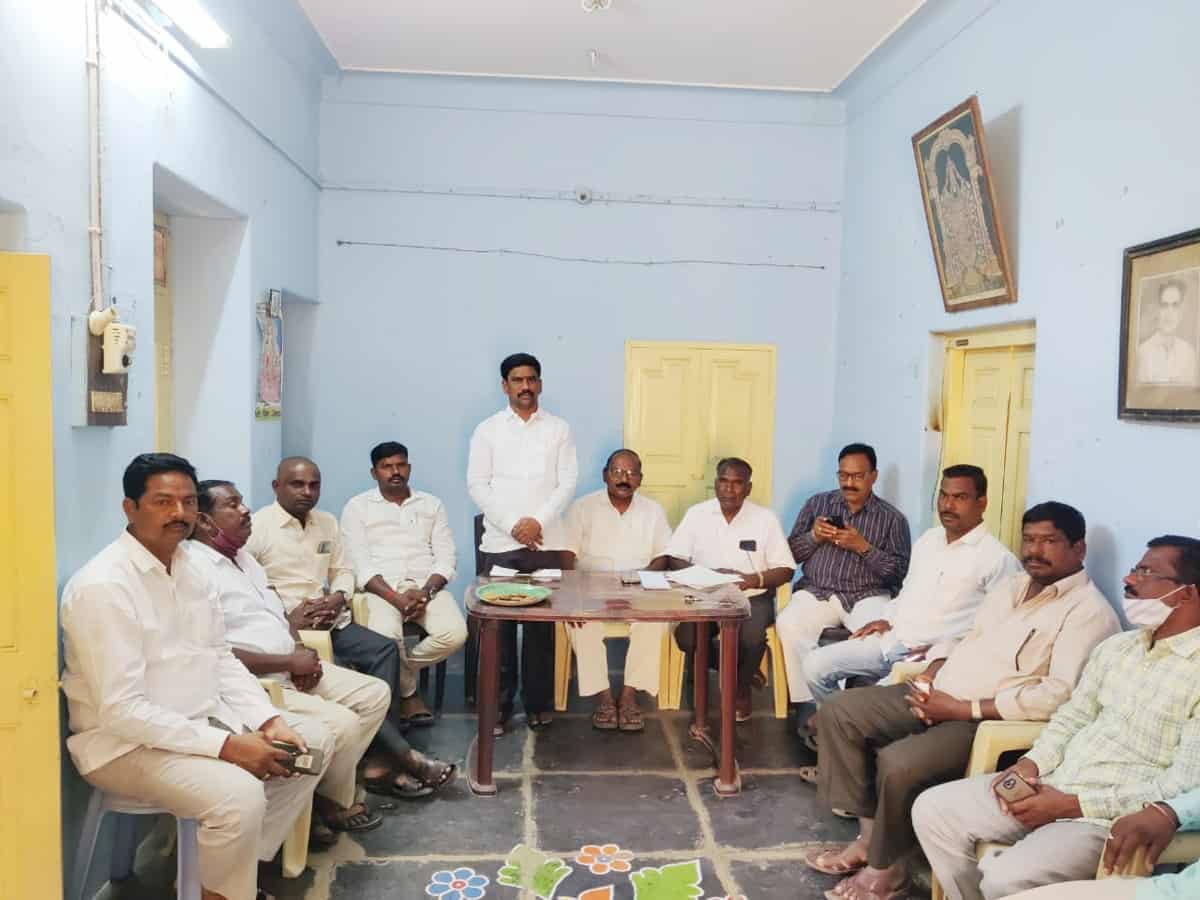 చిల్లర రాజకీయాలు మానుకోవాలి