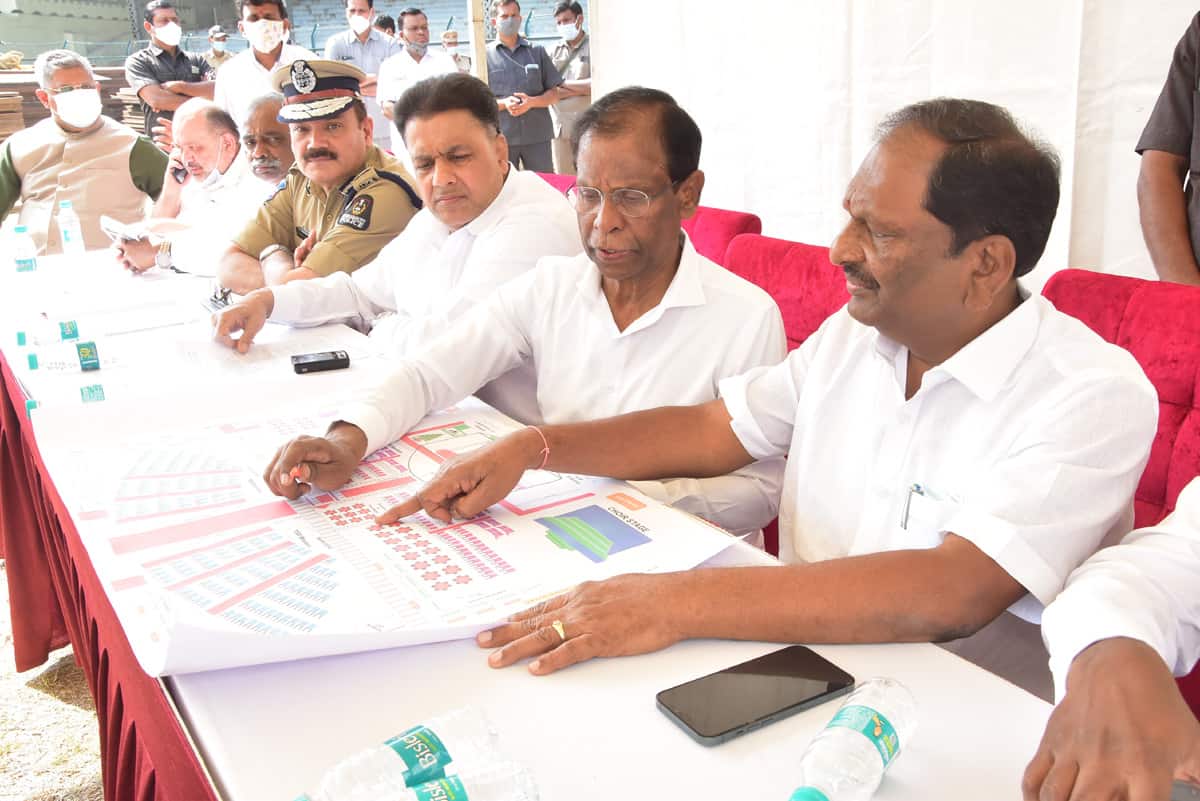 అధికారికంగా క్రిస్మస్‌ వేడుకలు