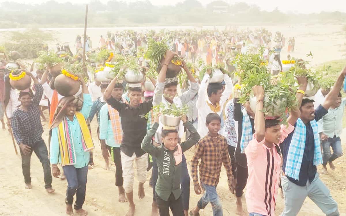 పోటెత్తిన భక్తజనం