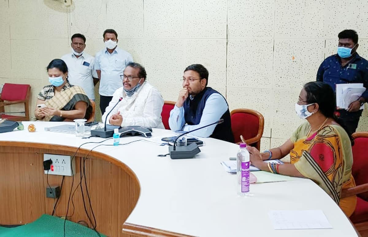 సెకండ్‌ డోస్‌ వ్యాక్సిన్‌పై దృష్టిపెట్టాలి