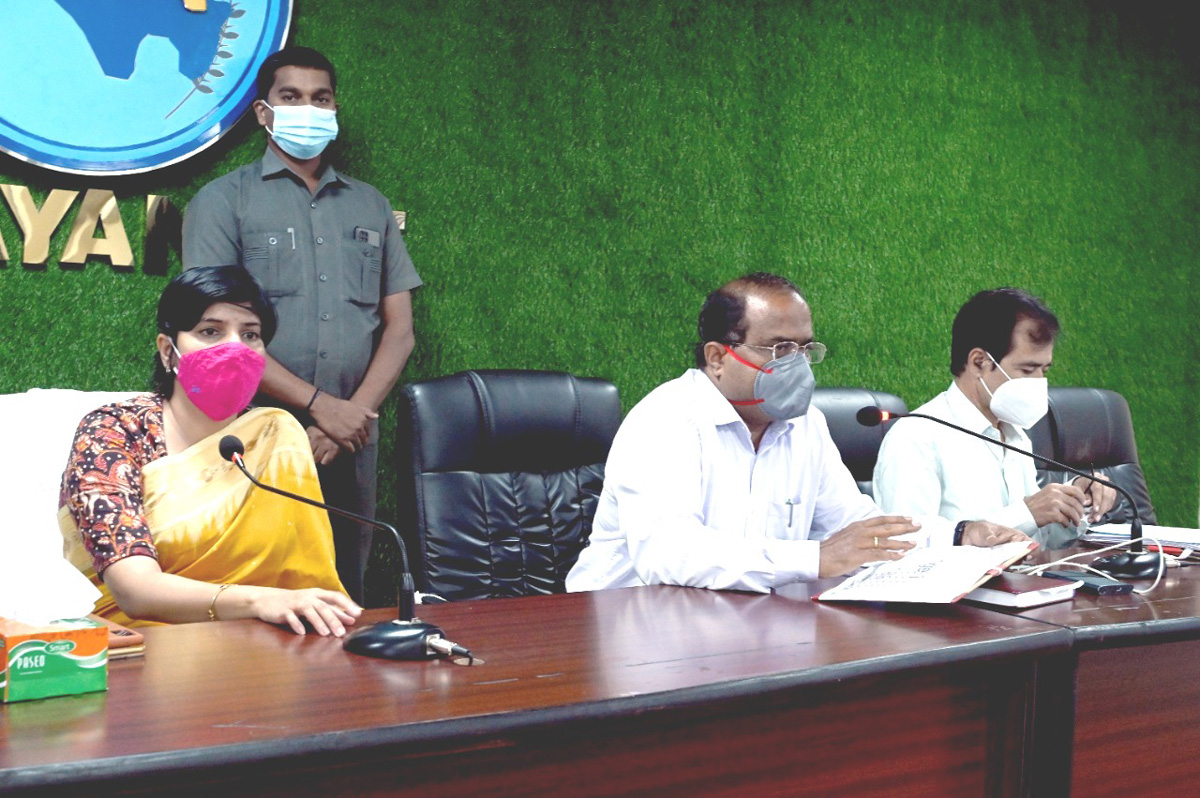 స్వీయ రక్షణ చర్యలు పాటించాలి