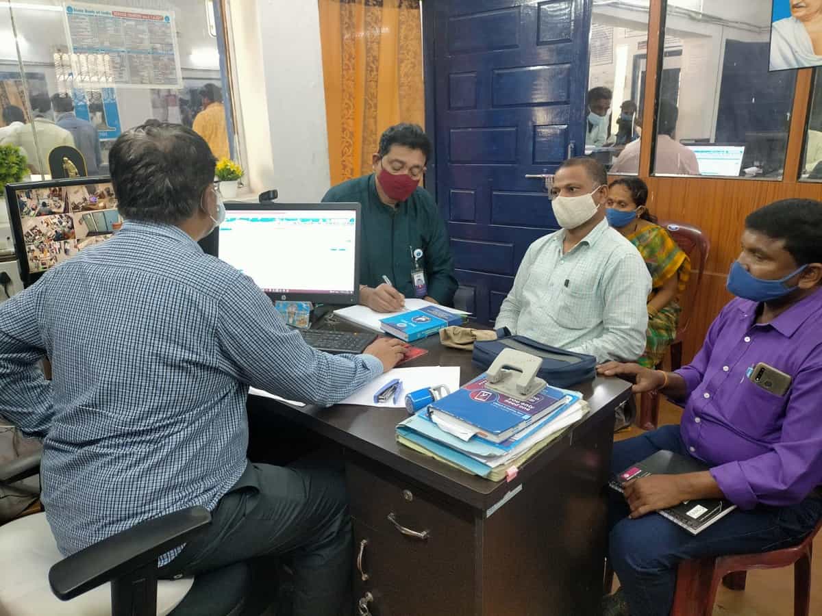 రుణాల చెల్లింపులో గోల్‌మాల్‌