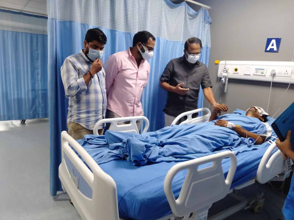 అతివేగంగా స్కూటీని ఢీకొట్టిన కారు