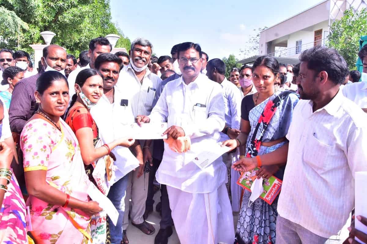 పేదింట పెండ్లి బాజా