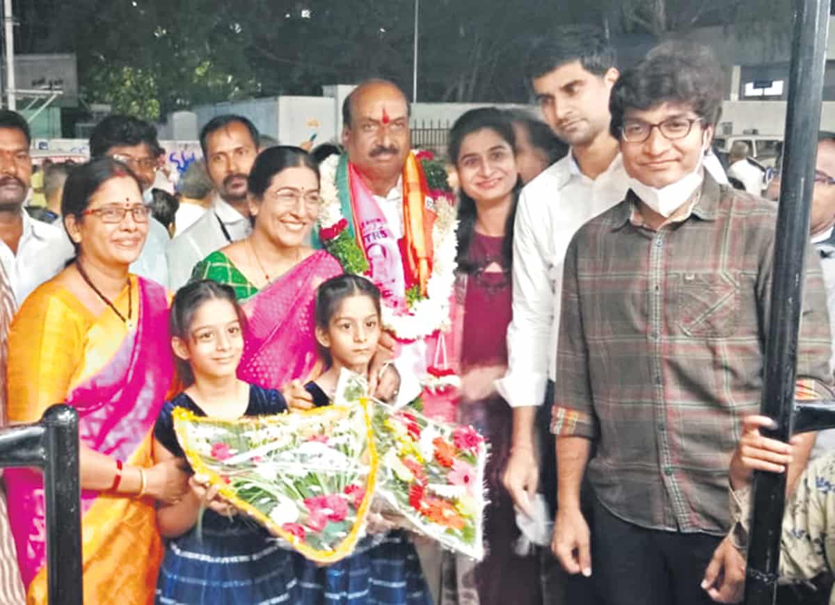 స్థానిక ప్రజాప్రతినిధులకు రుణపడి ఉంటాం..