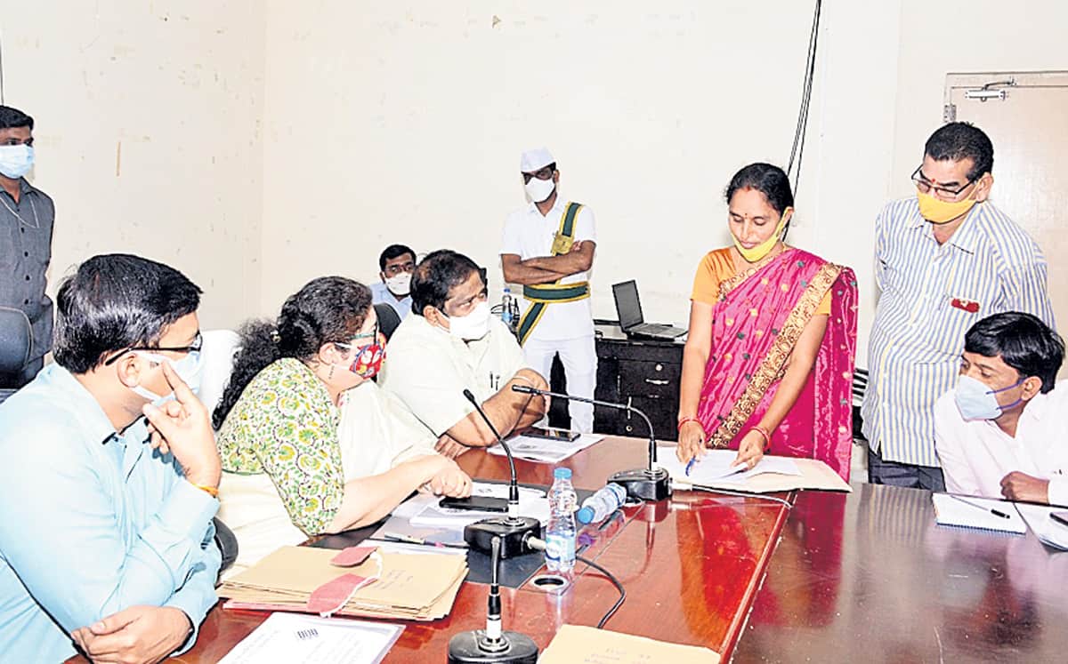 ఓటరు నమోదుకు దరఖాస్తుల వెల్లువ