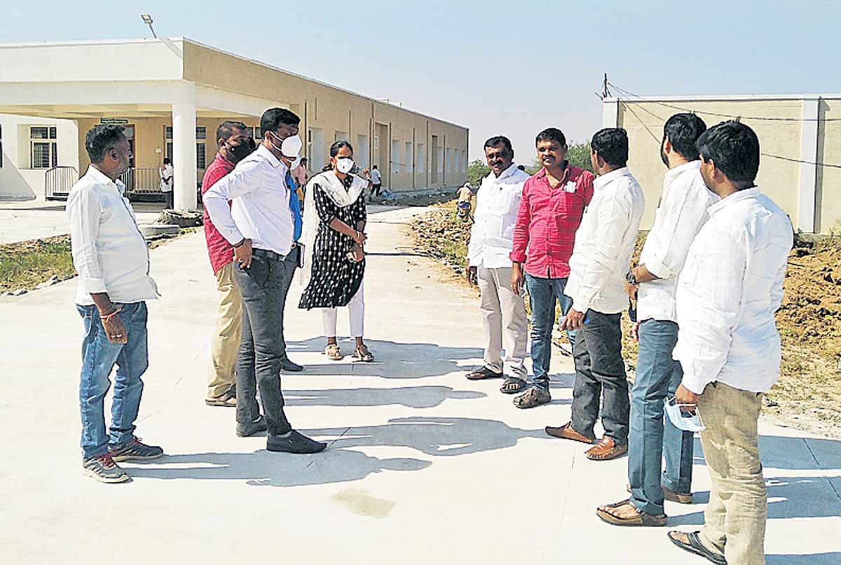 చకచకా వంద పడకల దవాఖాన పనులు