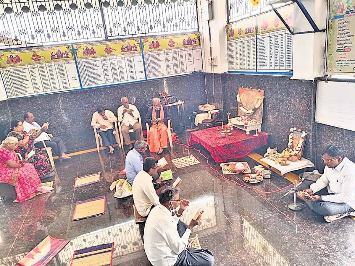 యుగాలు గడిచినా భగవద్గీతకు తగ్గని వన్నె