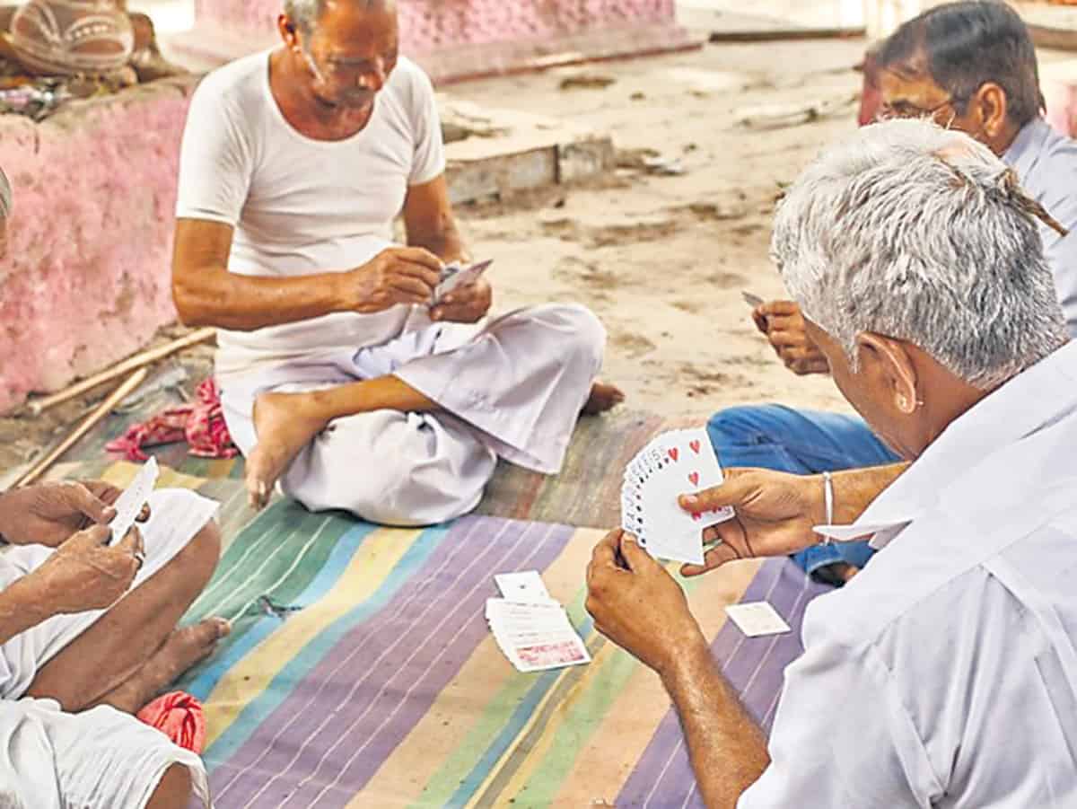 బెట్టింగ్‌ బేరం.. బతుకులు ఆగం..!